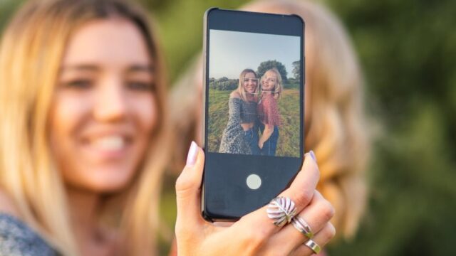 How Is AI Changing the Way People Share and Discover Photos Online in India?