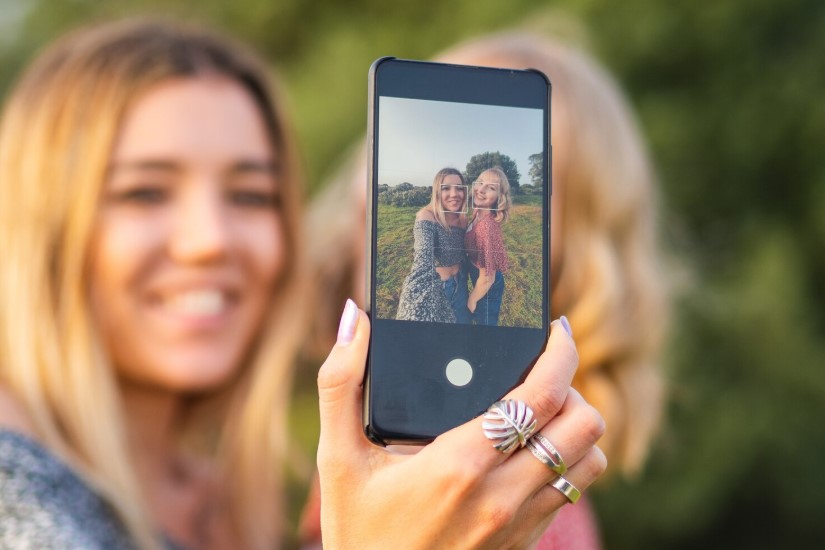 How Is AI Changing the Way People Share and Discover Photos Online in India?