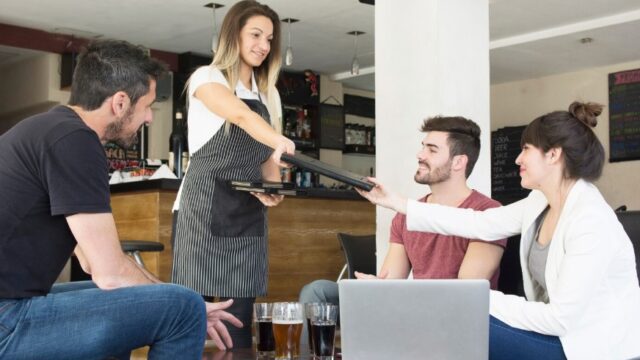 How Restaurant Purchasing Groups Help Independent Restaurants Compete With Chains
